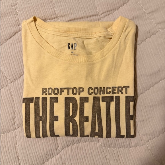 70. GAP Women’s Yellow Rooftop Concert Beatles Tee - Picture 1 of 3